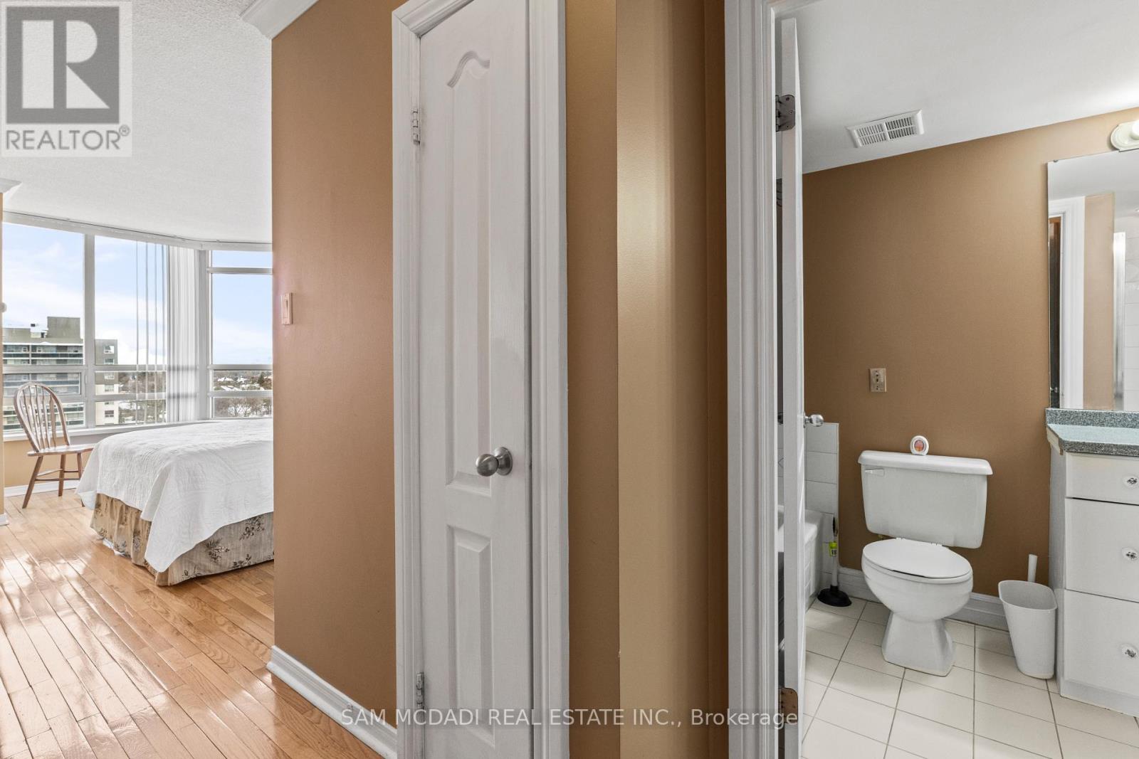 1105 - 75 King Street E, Mississauga, Ontario  L5A 4G5 - Photo 10 - W12792384