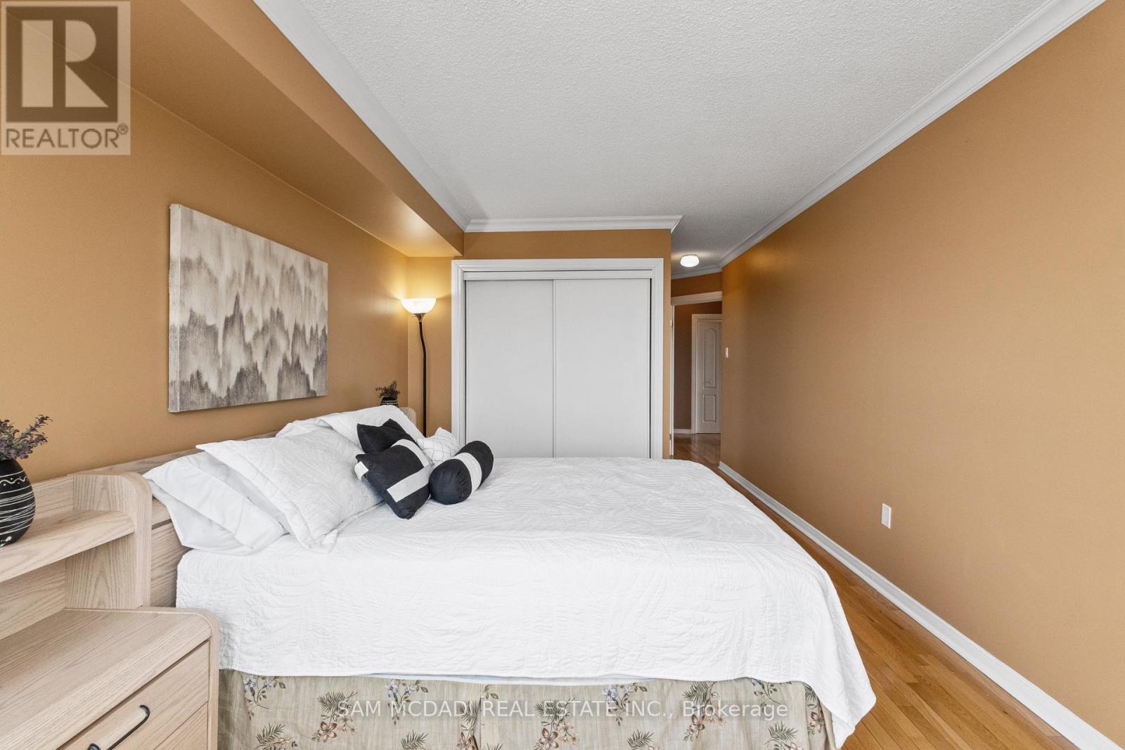 1105 - 75 King Street E, Mississauga, Ontario  L5A 4G5 - Photo 12 - W12792384