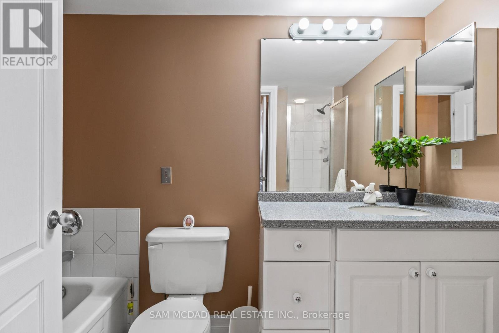 1105 - 75 King Street E, Mississauga, Ontario  L5A 4G5 - Photo 13 - W12792384