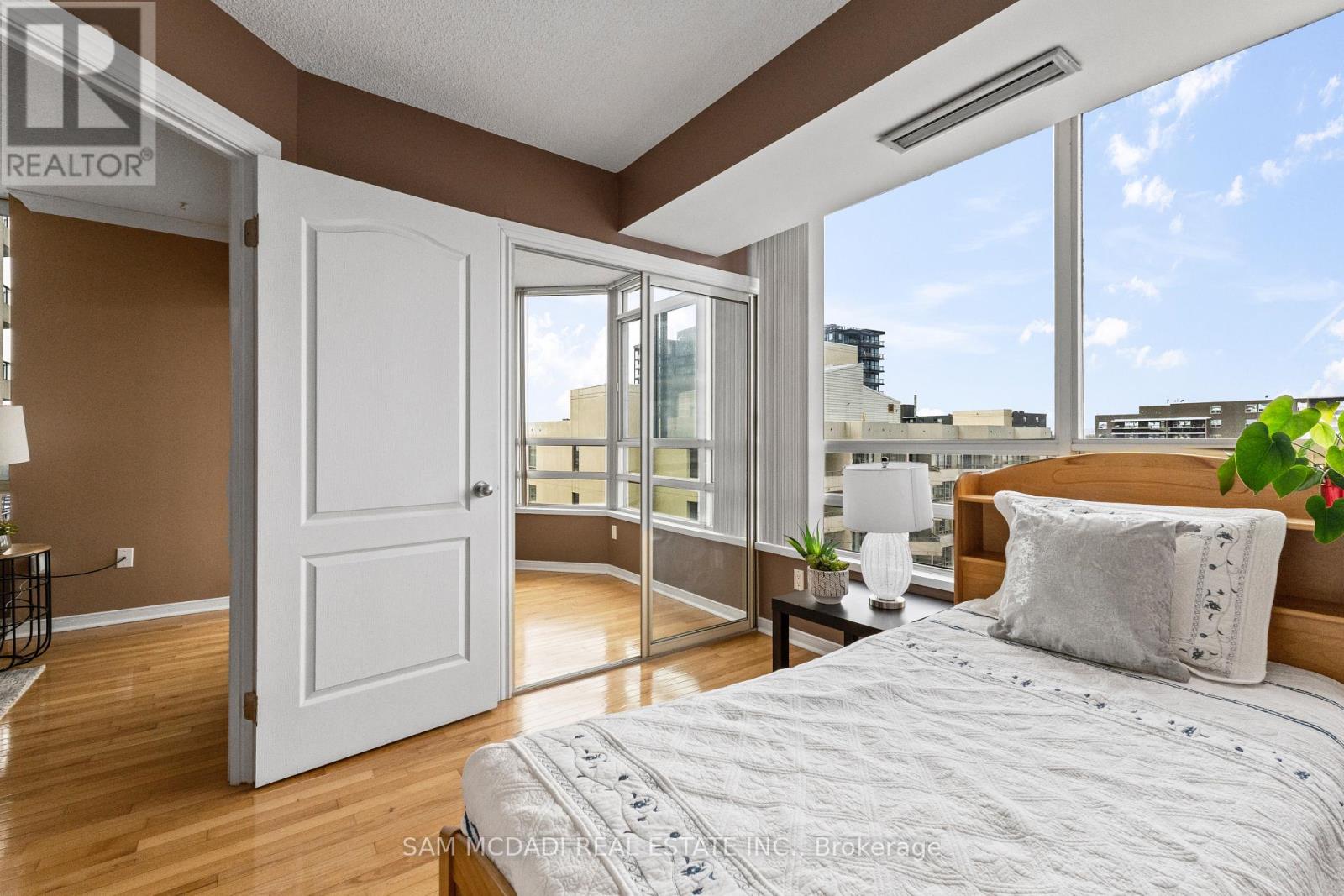 1105 - 75 King Street E, Mississauga, Ontario  L5A 4G5 - Photo 15 - W12792384