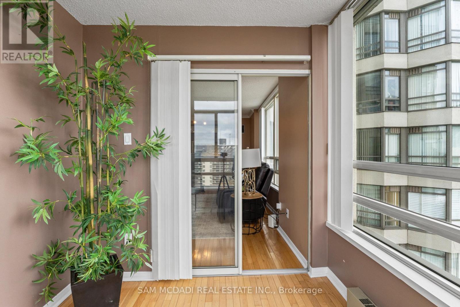 1105 - 75 King Street E, Mississauga, Ontario  L5A 4G5 - Photo 18 - W12792384