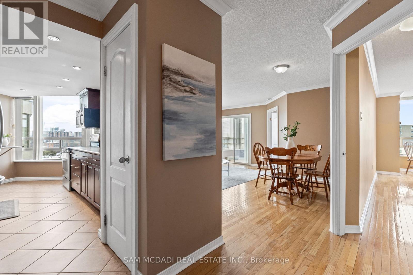 1105 - 75 King Street E, Mississauga, Ontario  L5A 4G5 - Photo 7 - W12792384