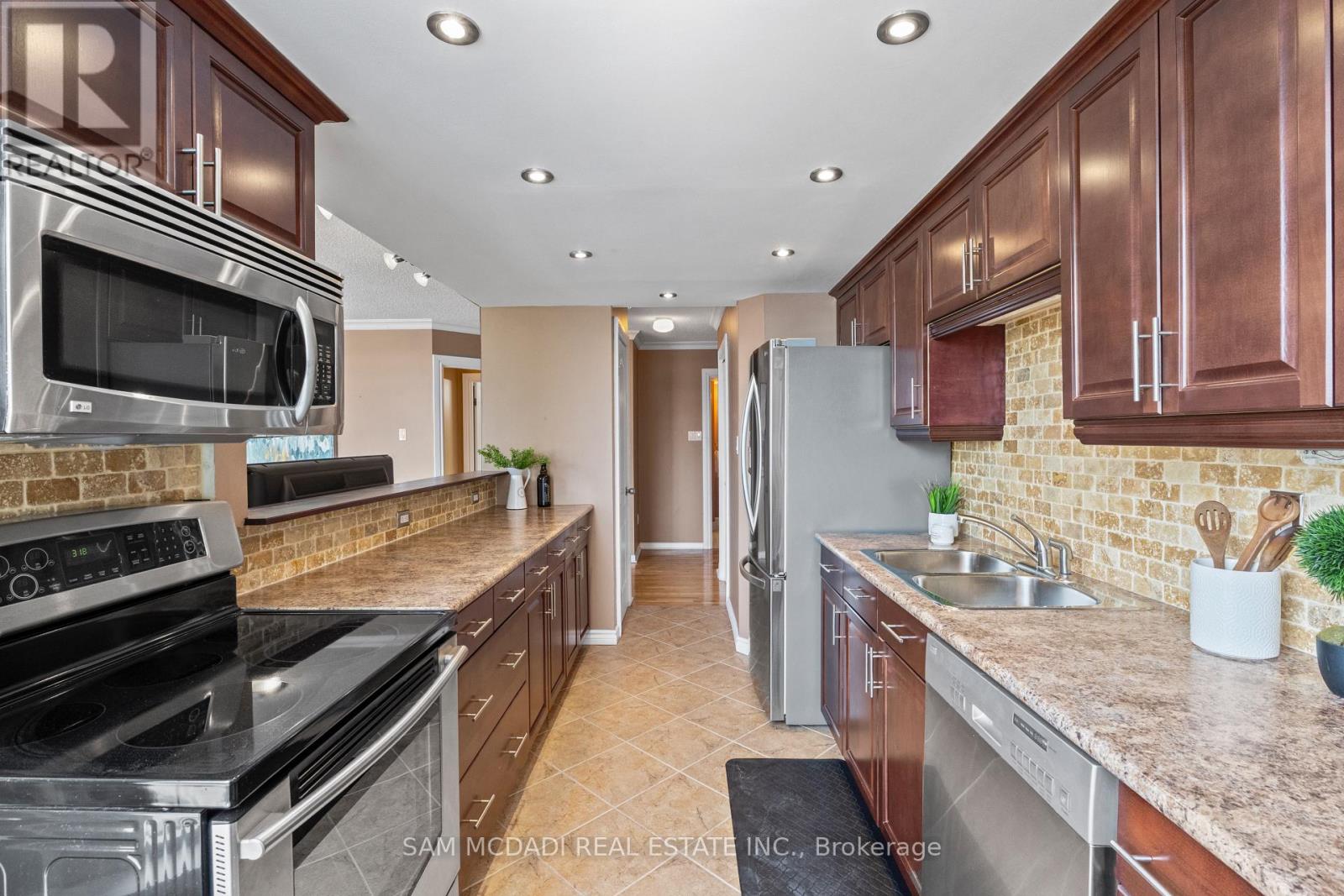 1105 - 75 King Street E, Mississauga, Ontario  L5A 4G5 - Photo 8 - W12792384