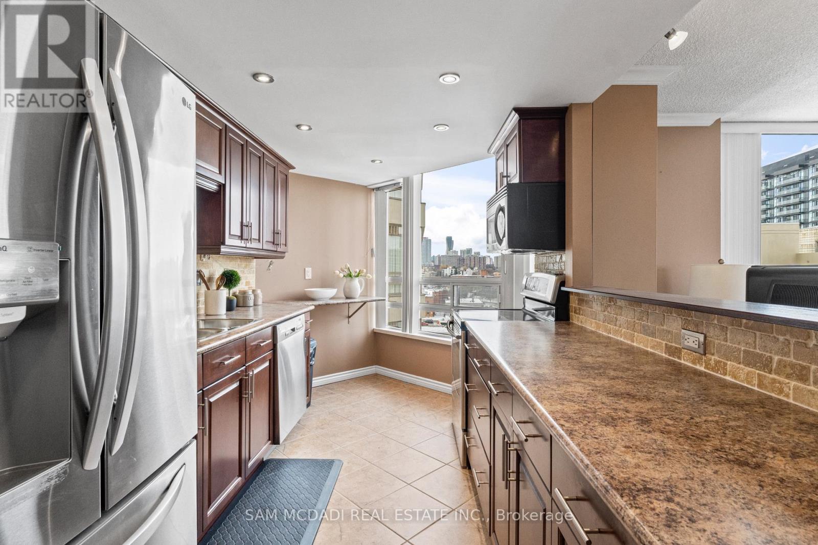 1105 - 75 King Street E, Mississauga, Ontario  L5A 4G5 - Photo 9 - W12792384