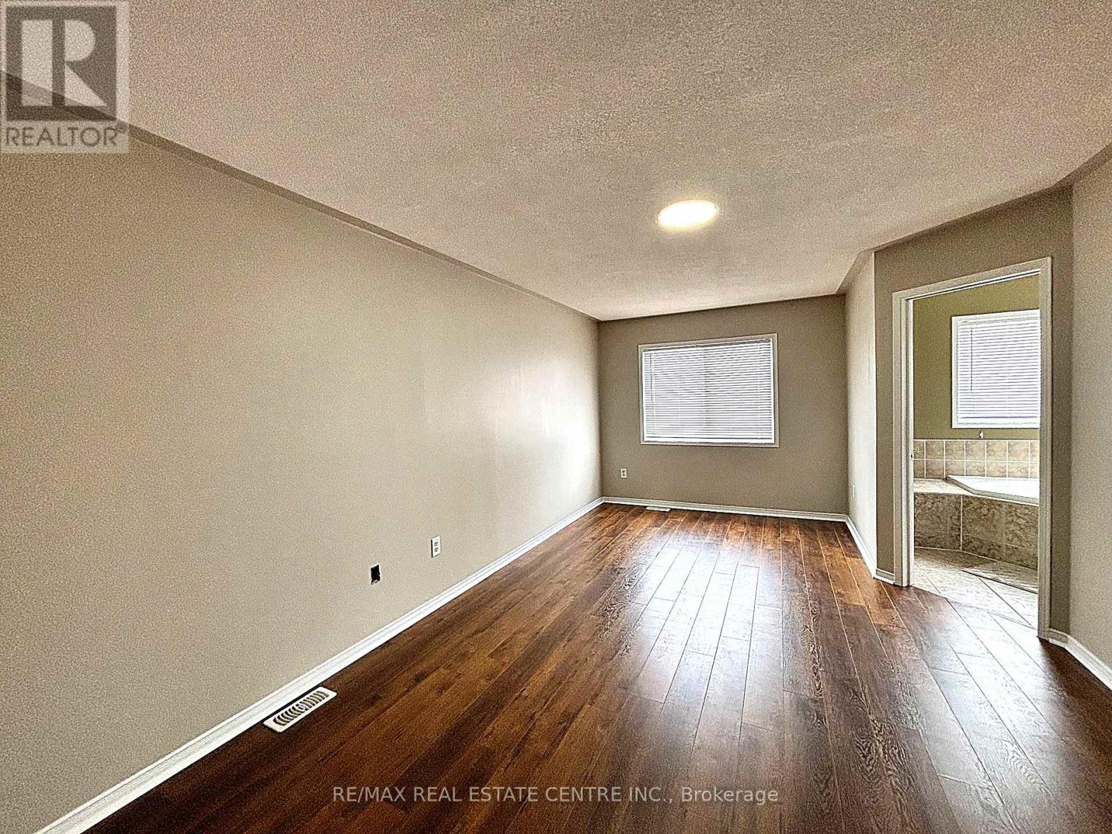 2250 Stone Glen Crescent, Oakville, Ontario  L6M 0C8 - Photo 10 - W12792420