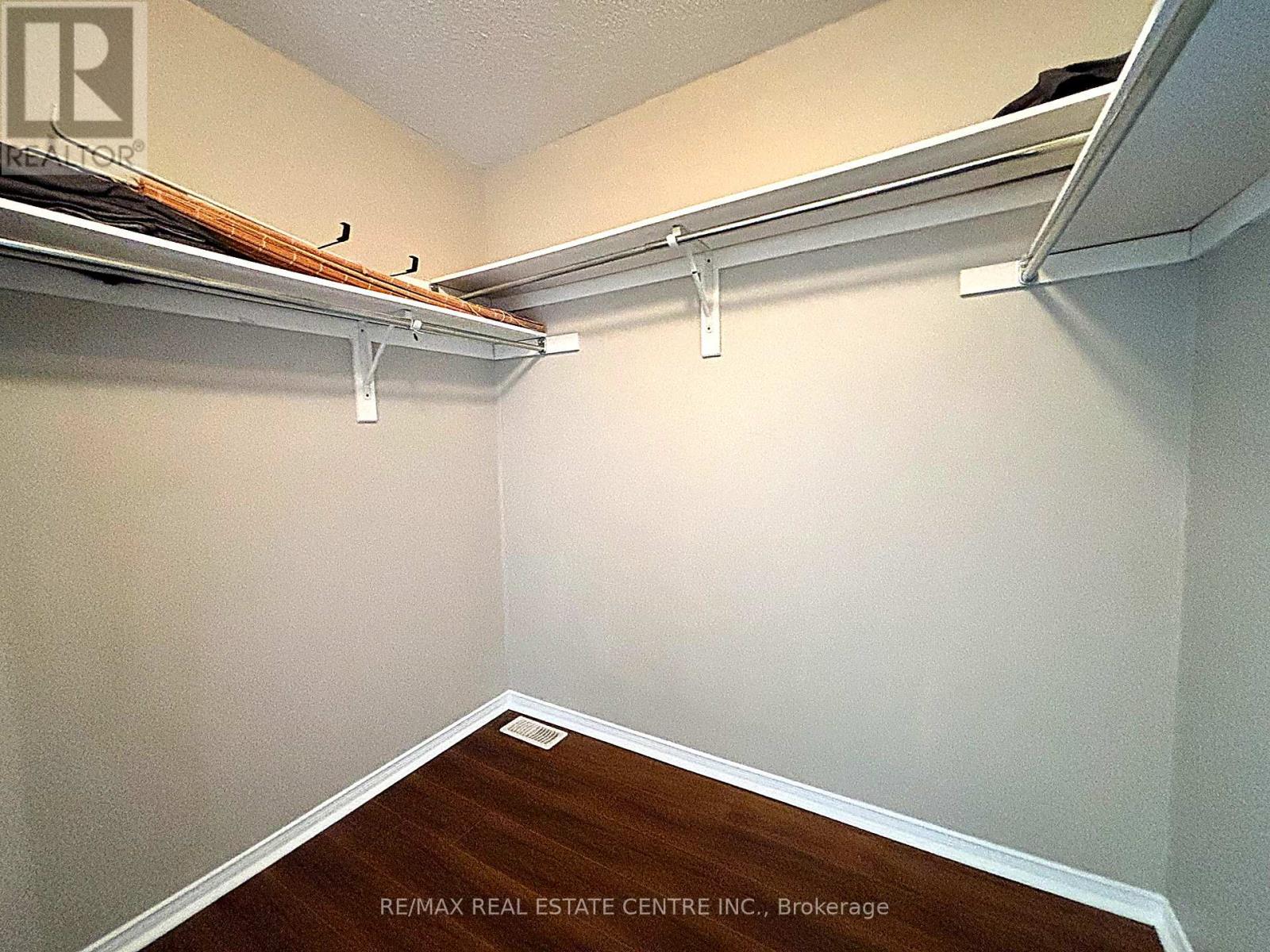 2250 Stone Glen Crescent, Oakville, Ontario  L6M 0C8 - Photo 13 - W12792420