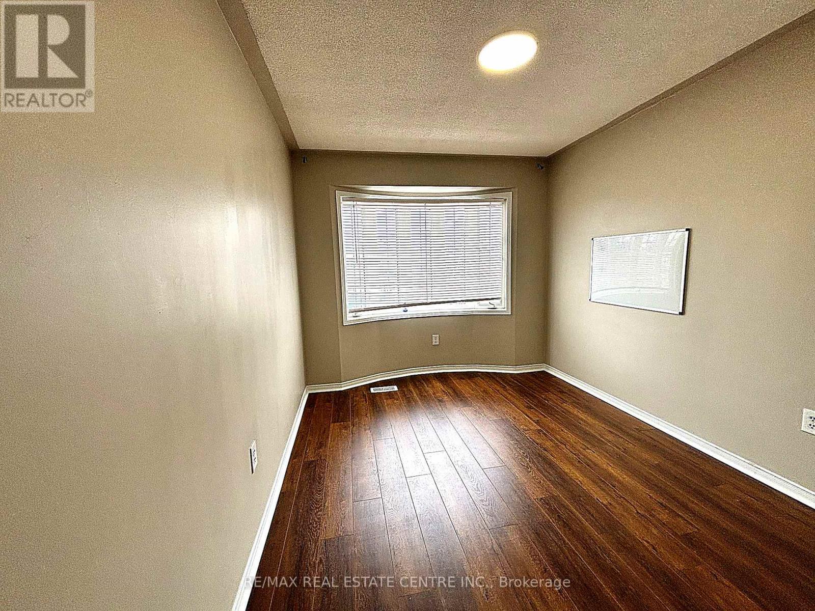 2250 Stone Glen Crescent, Oakville, Ontario  L6M 0C8 - Photo 14 - W12792420