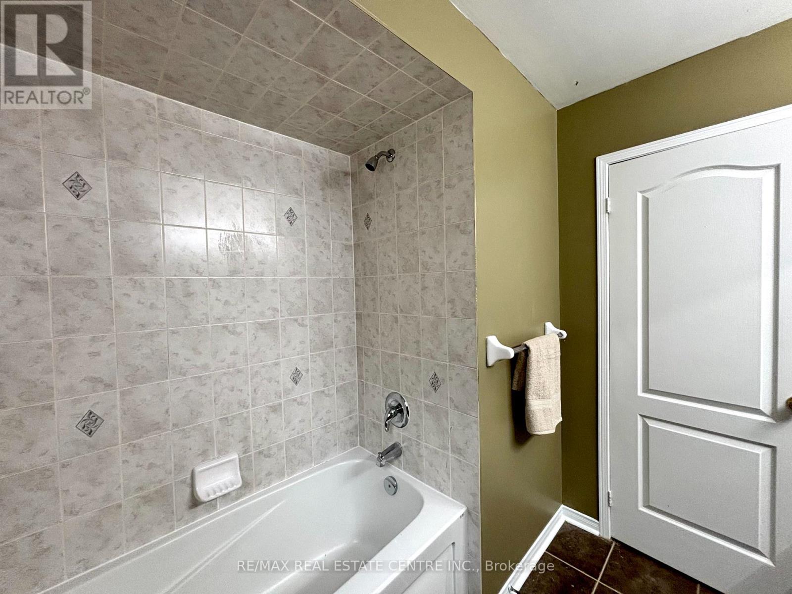 2250 Stone Glen Crescent, Oakville, Ontario  L6M 0C8 - Photo 17 - W12792420