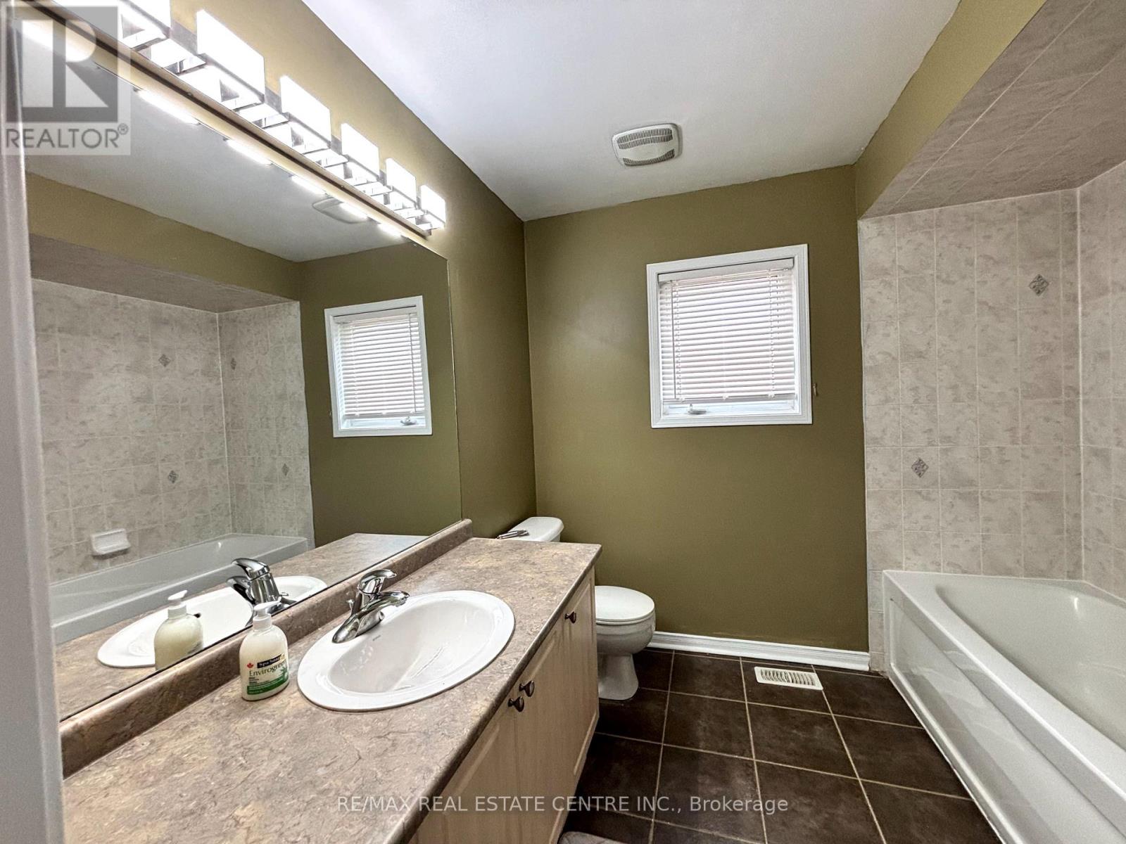 2250 Stone Glen Crescent, Oakville, Ontario  L6M 0C8 - Photo 18 - W12792420