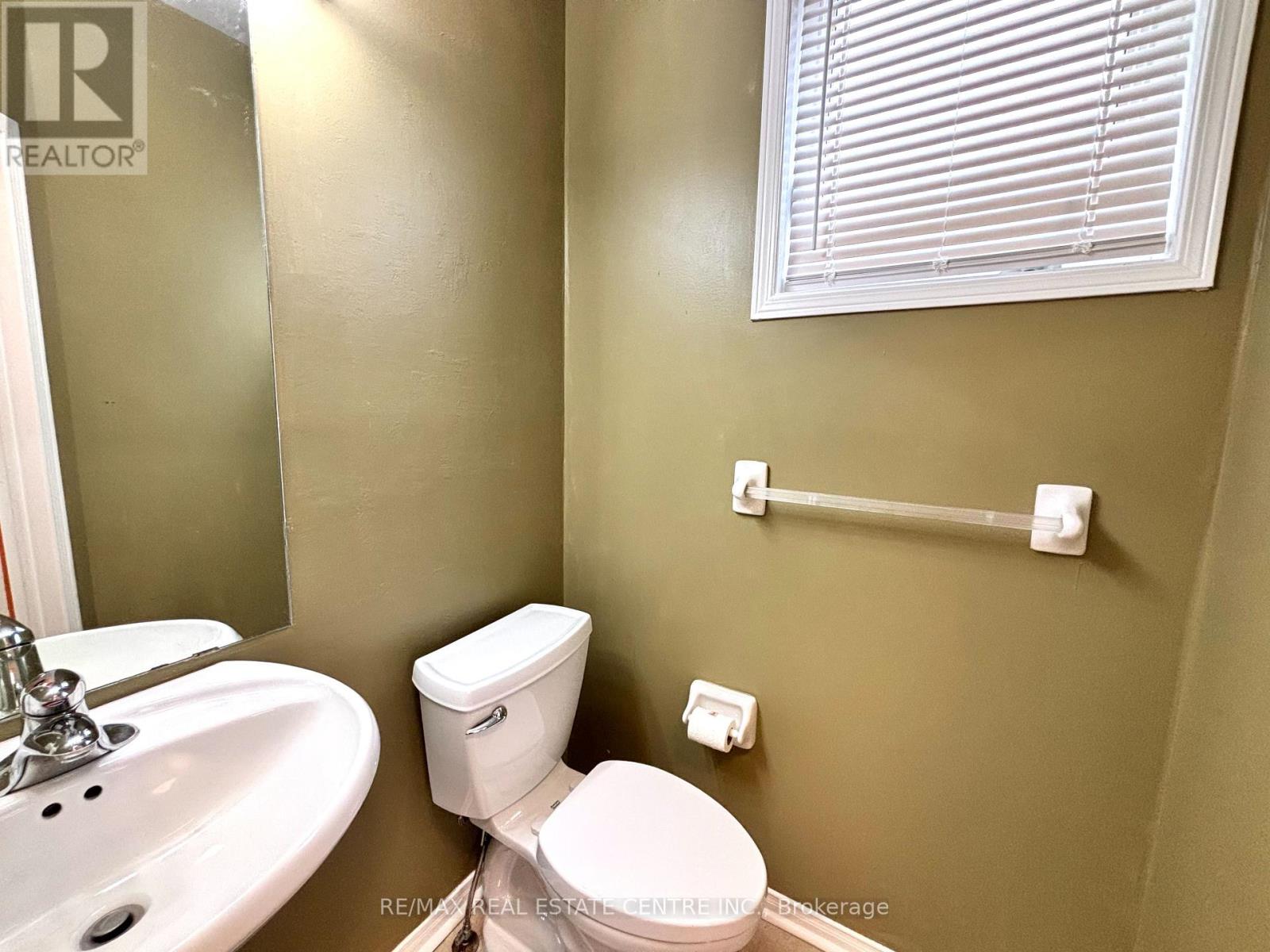 2250 Stone Glen Crescent, Oakville, Ontario  L6M 0C8 - Photo 4 - W12792420