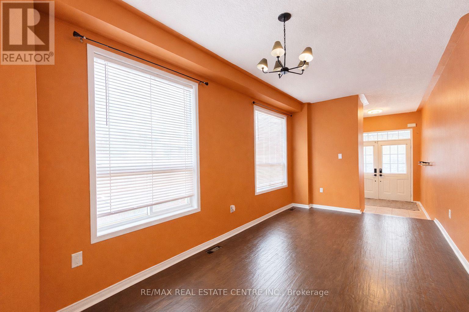 2250 Stone Glen Crescent, Oakville, Ontario  L6M 0C8 - Photo 5 - W12792420