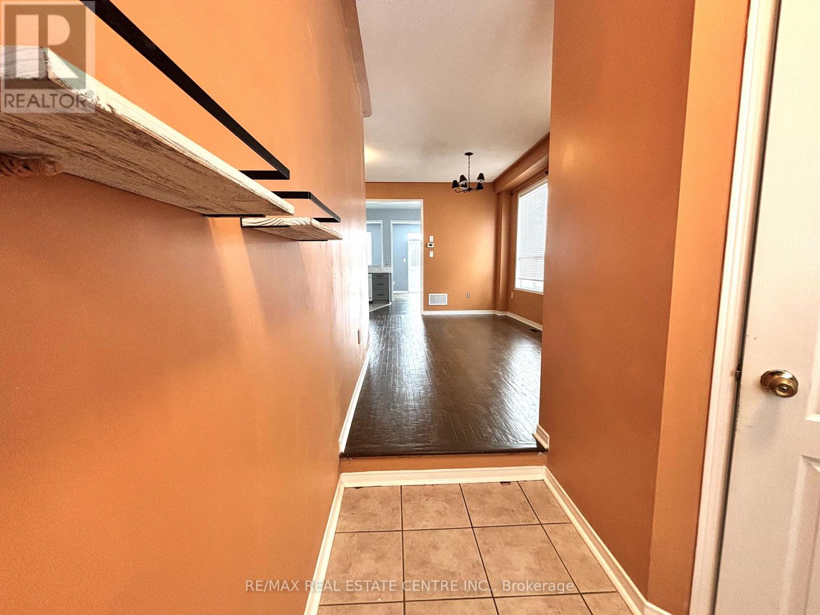 2250 Stone Glen Crescent, Oakville, Ontario  L6M 0C8 - Photo 6 - W12792420