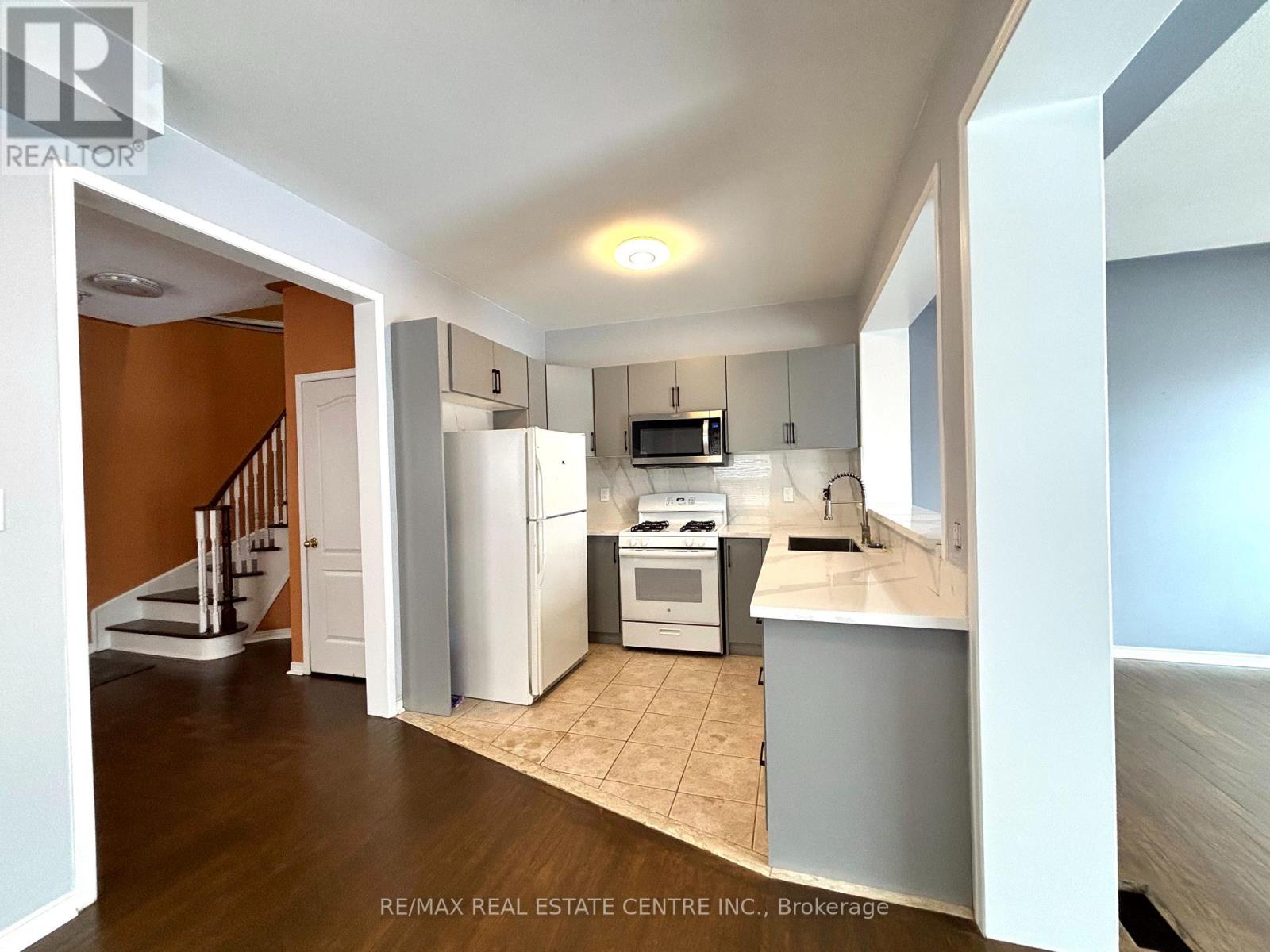 2250 Stone Glen Crescent, Oakville, Ontario  L6M 0C8 - Photo 7 - W12792420