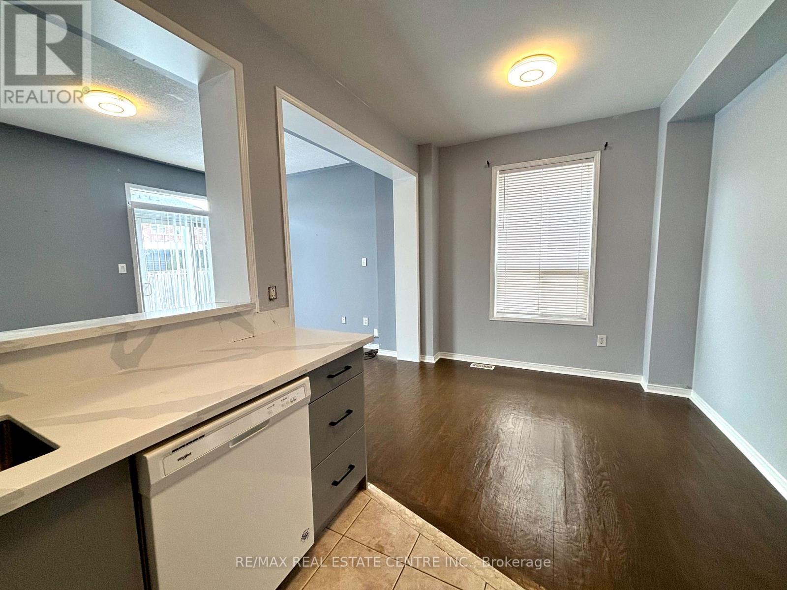 2250 Stone Glen Crescent, Oakville, Ontario  L6M 0C8 - Photo 9 - W12792420