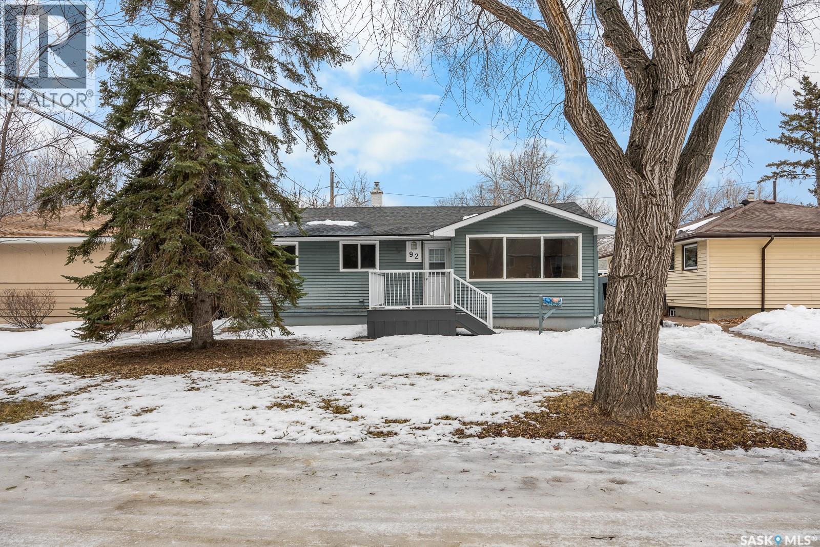 92 Flamingo Crescent, Regina, Saskatchewan  S4S 0N1 - Photo 2 - SK028638