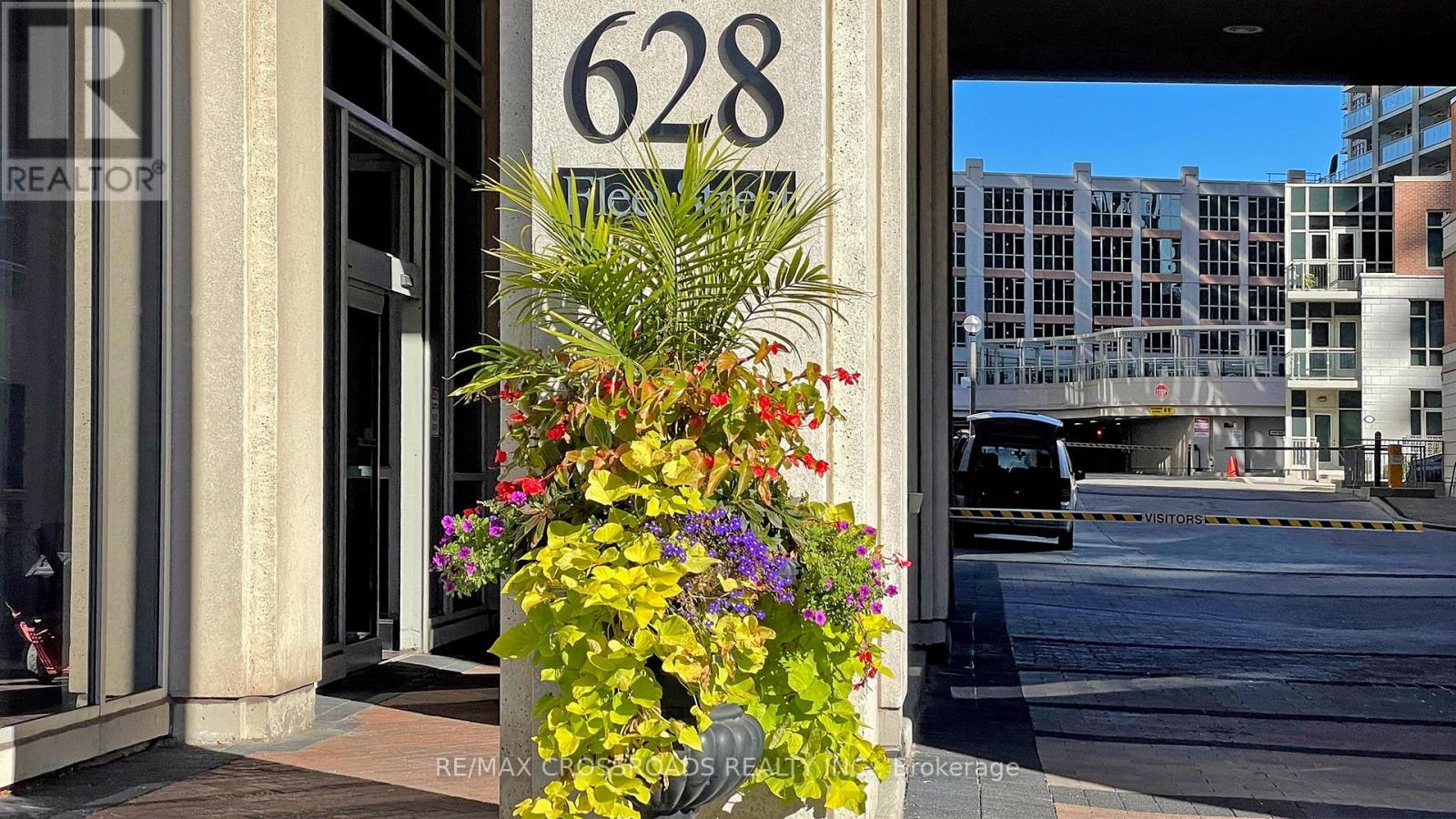 927 - 628 Fleet Street, Toronto, Ontario  M5V 1A8 - Photo 1 - C12792416