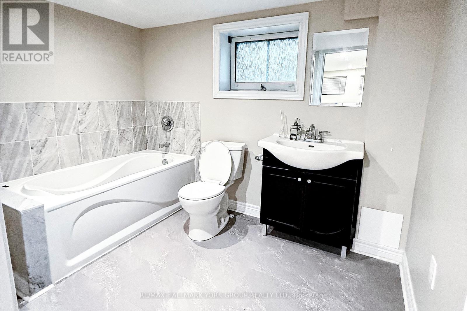 Lower - 6072 Hillsdale Drive, Whitchurch-Stouffville, Ontario  L4A 2X6 - Photo 7 - N12780728