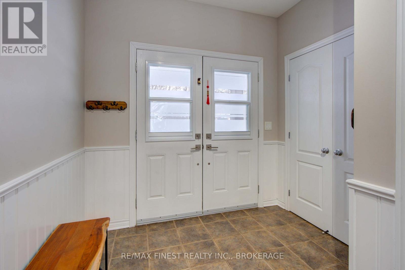 496 Cheryl Place, Kingston (Kingston East (Incl Barret Crt)), Ontario  K7K 0B2 - Photo 5 - X12792324