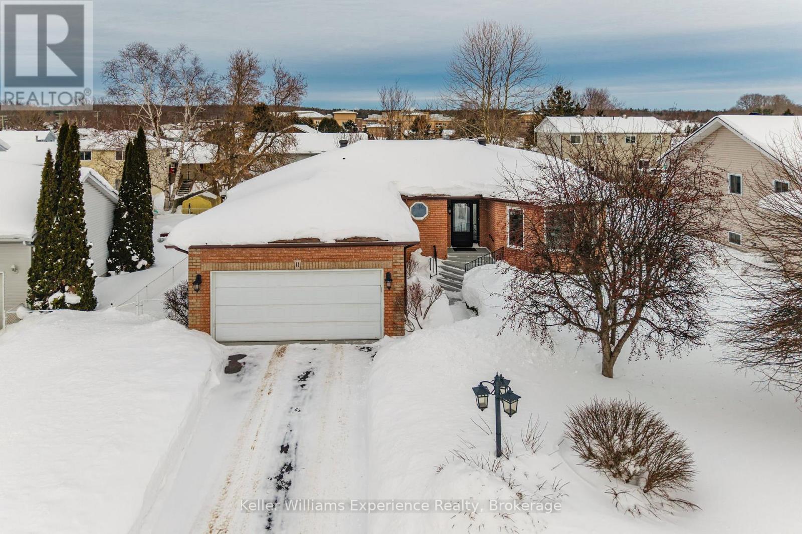 11 Copeland Street, Penetanguishene, Ontario  L9M 1K3 - Photo 1 - S12792672
