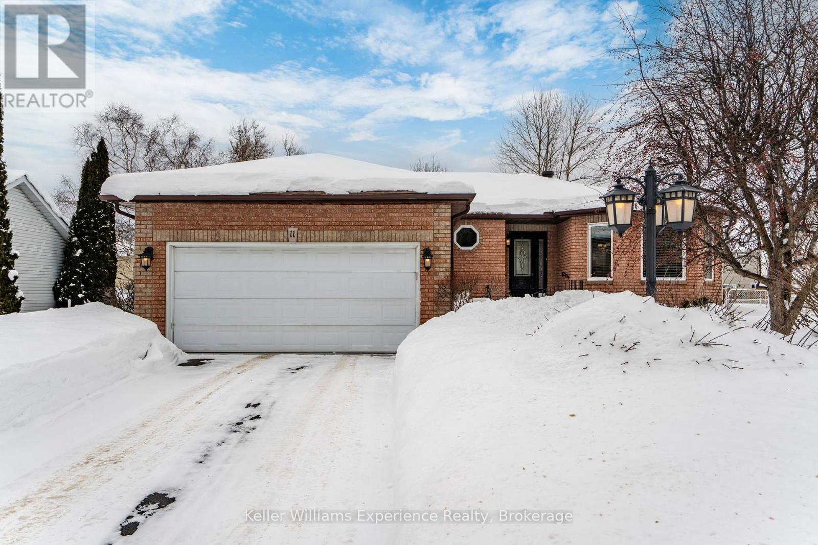 11 Copeland Street, Penetanguishene, Ontario  L9M 1K3 - Photo 2 - S12792672