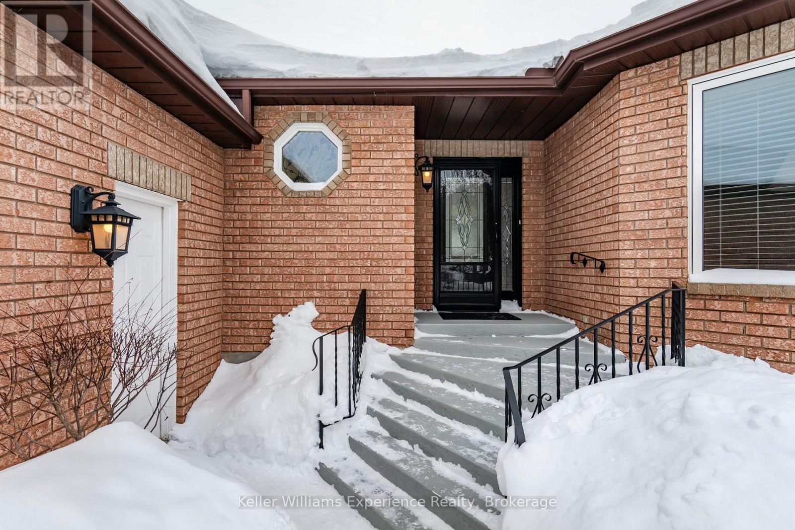 11 Copeland Street, Penetanguishene, Ontario  L9M 1K3 - Photo 3 - S12792672
