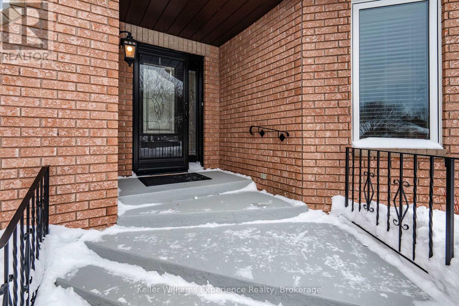 11 Copeland Street, Penetanguishene, Ontario  L9M 1K3 - Photo 4 - S12792672