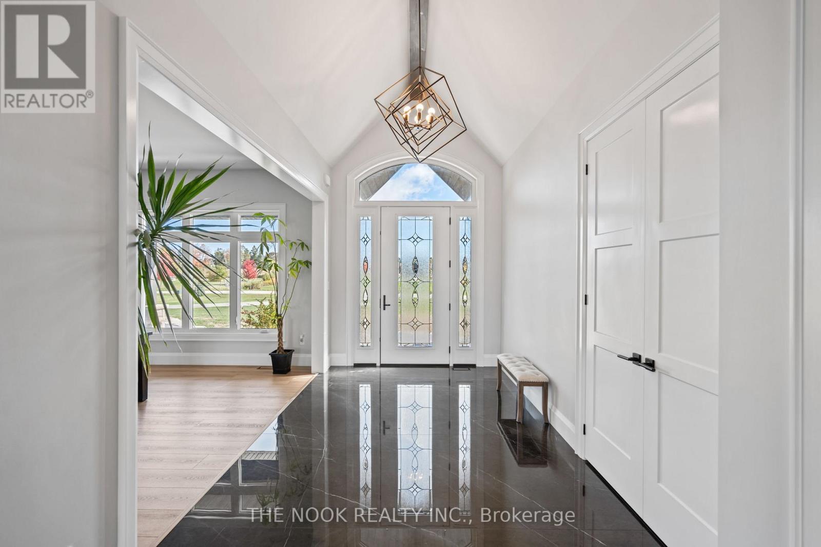 46 Westlake Court, Kawartha Lakes (Fenelon), Ontario  K0M 1G0 - Photo 2 - X12792520