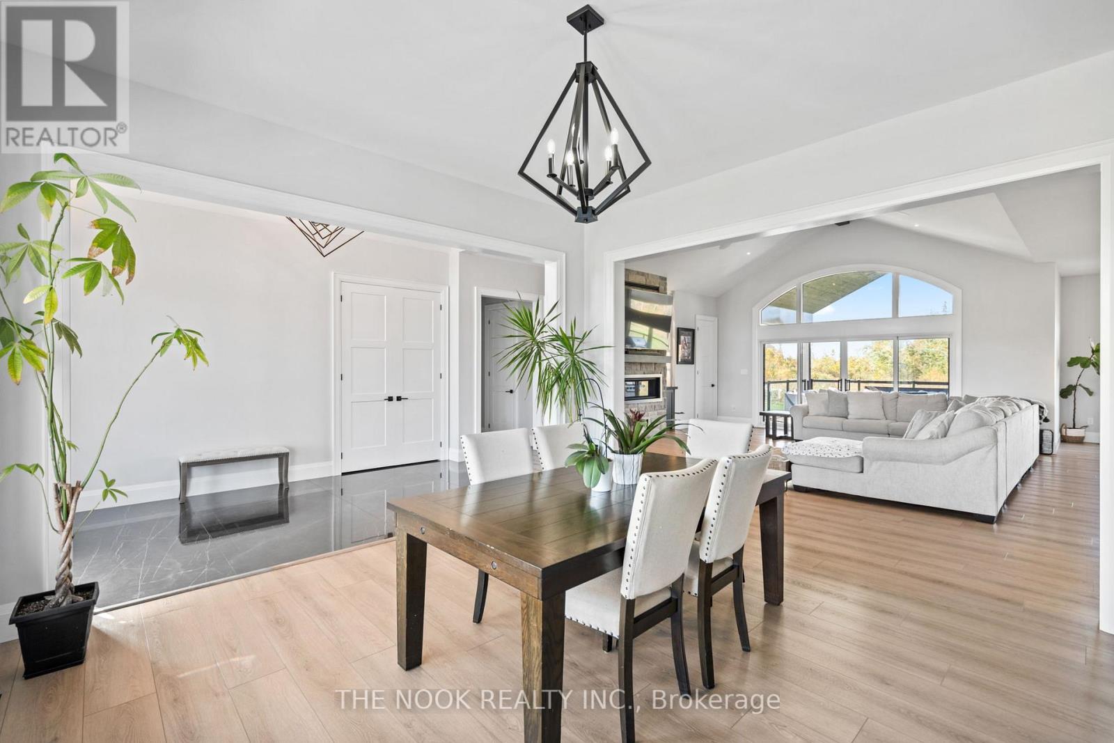 46 Westlake Court, Kawartha Lakes (Fenelon), Ontario  K0M 1G0 - Photo 3 - X12792520