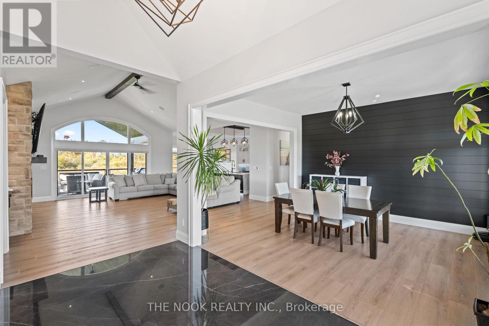 46 Westlake Court, Kawartha Lakes (Fenelon), Ontario  K0M 1G0 - Photo 4 - X12792520