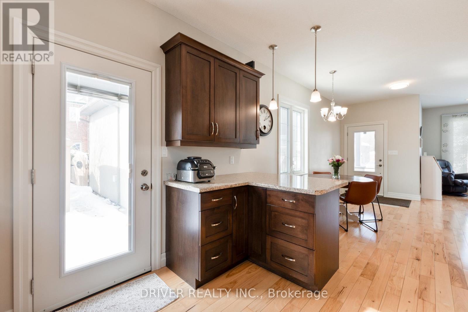 36 Spruce Street W, Aylmer, Ontario  N5H 3J4 - Photo 9 - X12792436