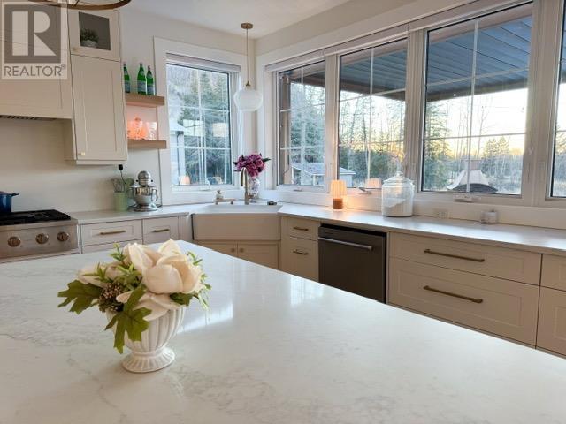 2105 Foothill Dr, Thunder Bay, Ontario  P7J 0L1 - Photo 13 - TB253619