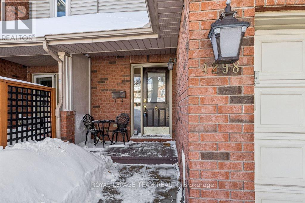 4298 Sunwood Crescent, Ottawa, Ontario  K1J 1B8 - Photo 2 - X12792556