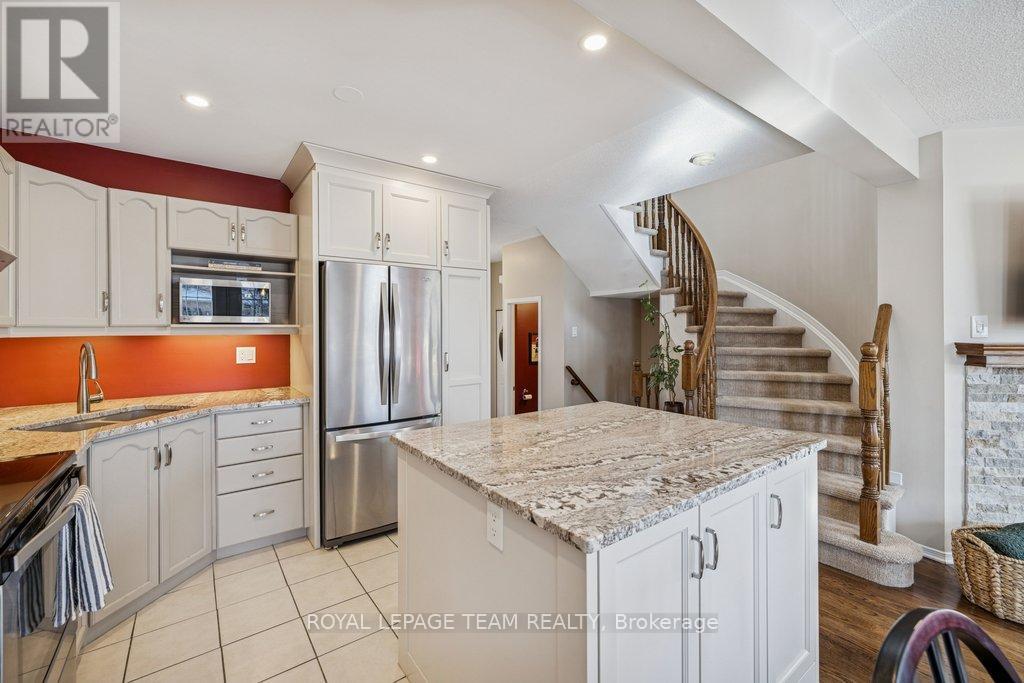 4298 Sunwood Crescent, Ottawa, Ontario  K1J 1B8 - Photo 7 - X12792556