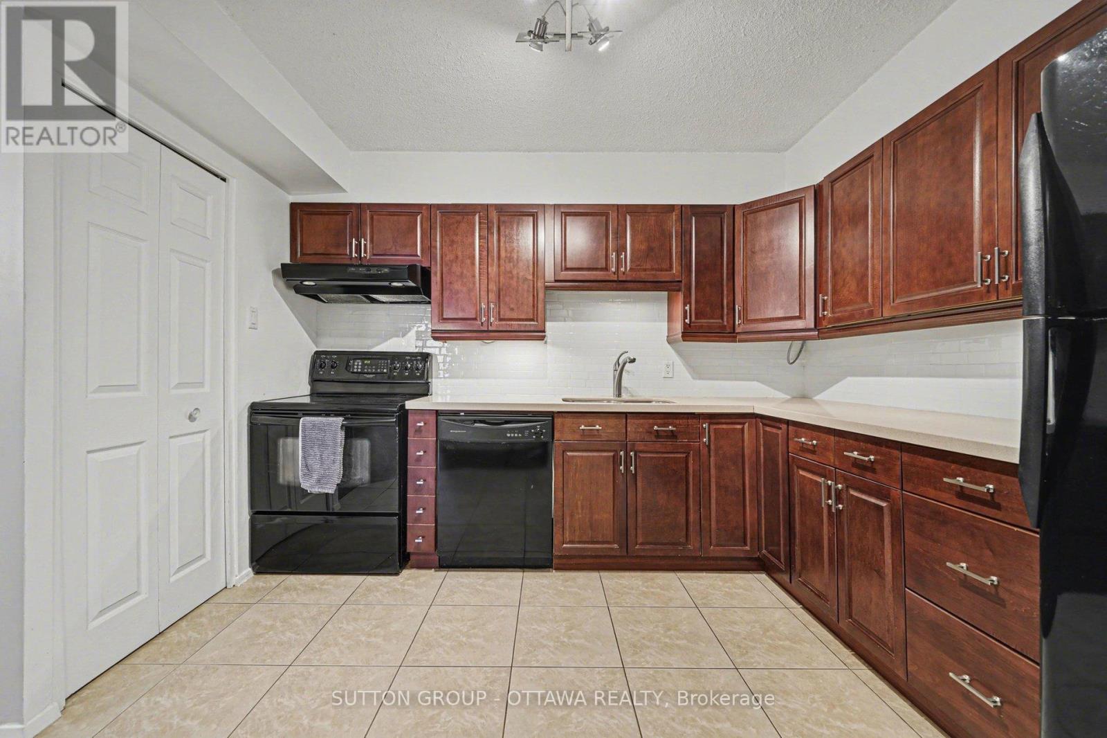 1004 - 200 Bay Street, Ottawa, Ontario K1R 7W8 - Photo 4 - X12792594