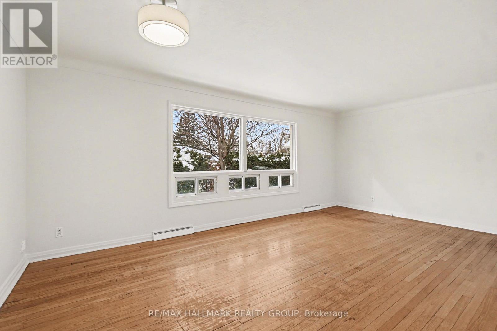 981 Larkin Street, Ottawa, Ontario  K1Z 5R5 - Photo 3 - X12792724