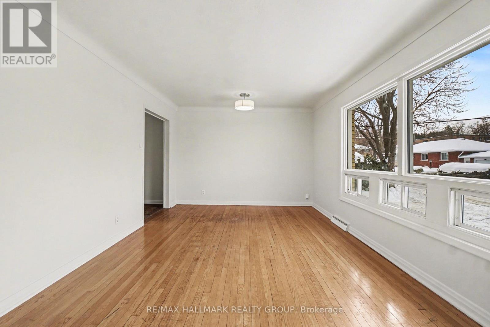 981 Larkin Street, Ottawa, Ontario  K1Z 5R5 - Photo 5 - X12792724