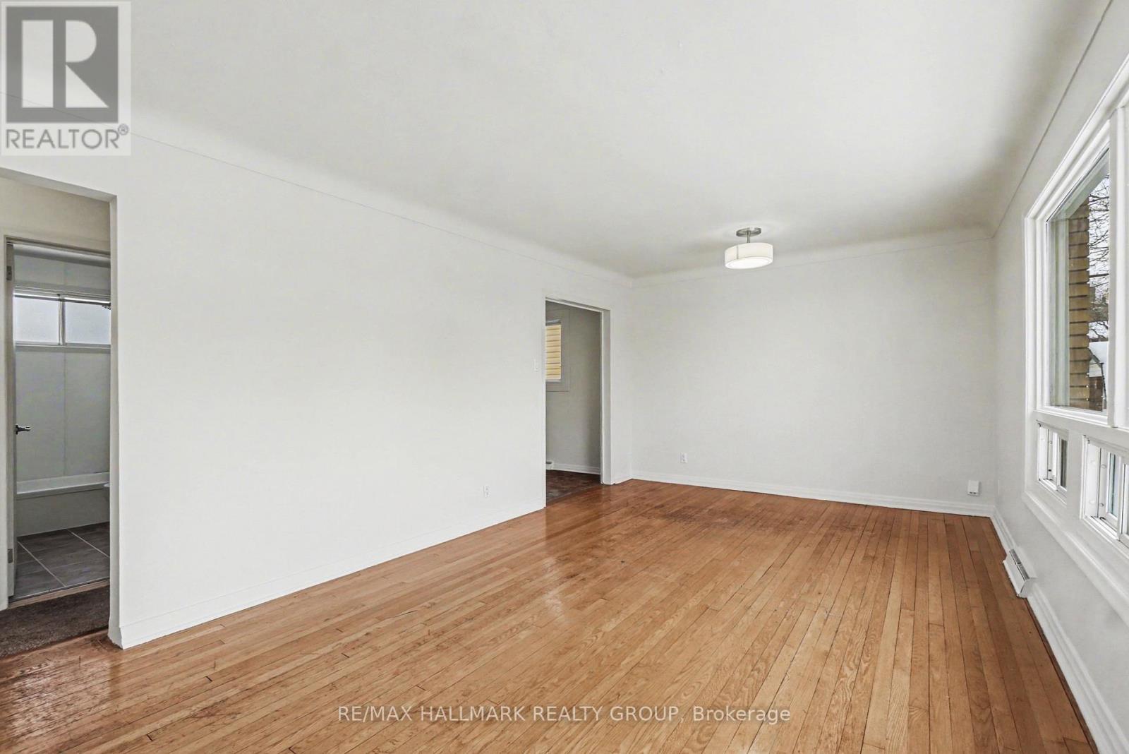 981 Larkin Street, Ottawa, Ontario  K1Z 5R5 - Photo 7 - X12792724