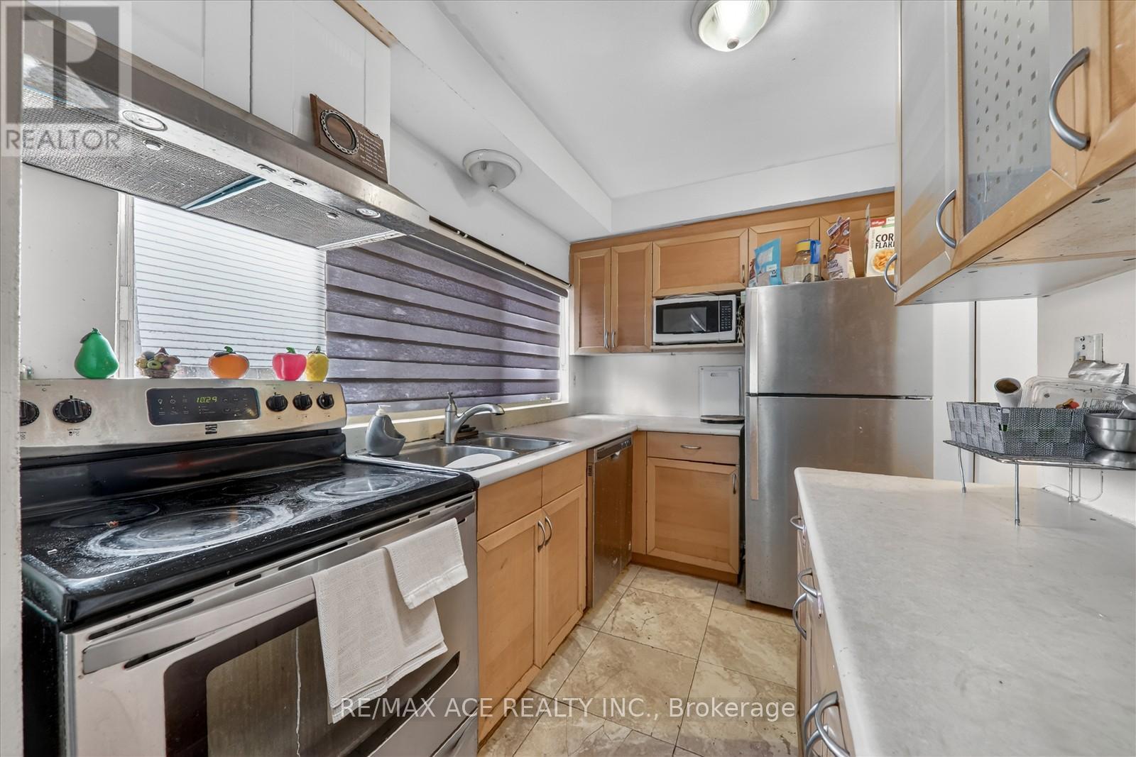 6 - 72 Castlebury Crescent, Toronto (Bayview Woods-Steeles), Ontario  M2H 1W8 - Photo 12 - C12784196