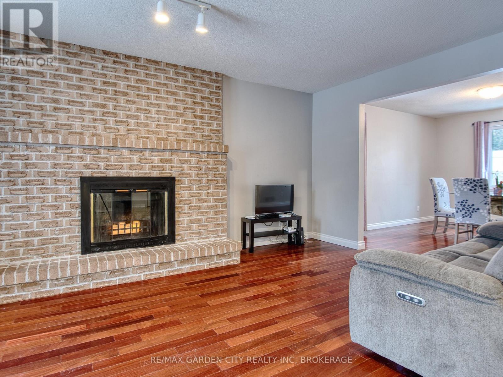 51 Huntington Lane, St. Catharines (Grapeview), Ontario  L2S 3R5 - Photo 8 - X12792640