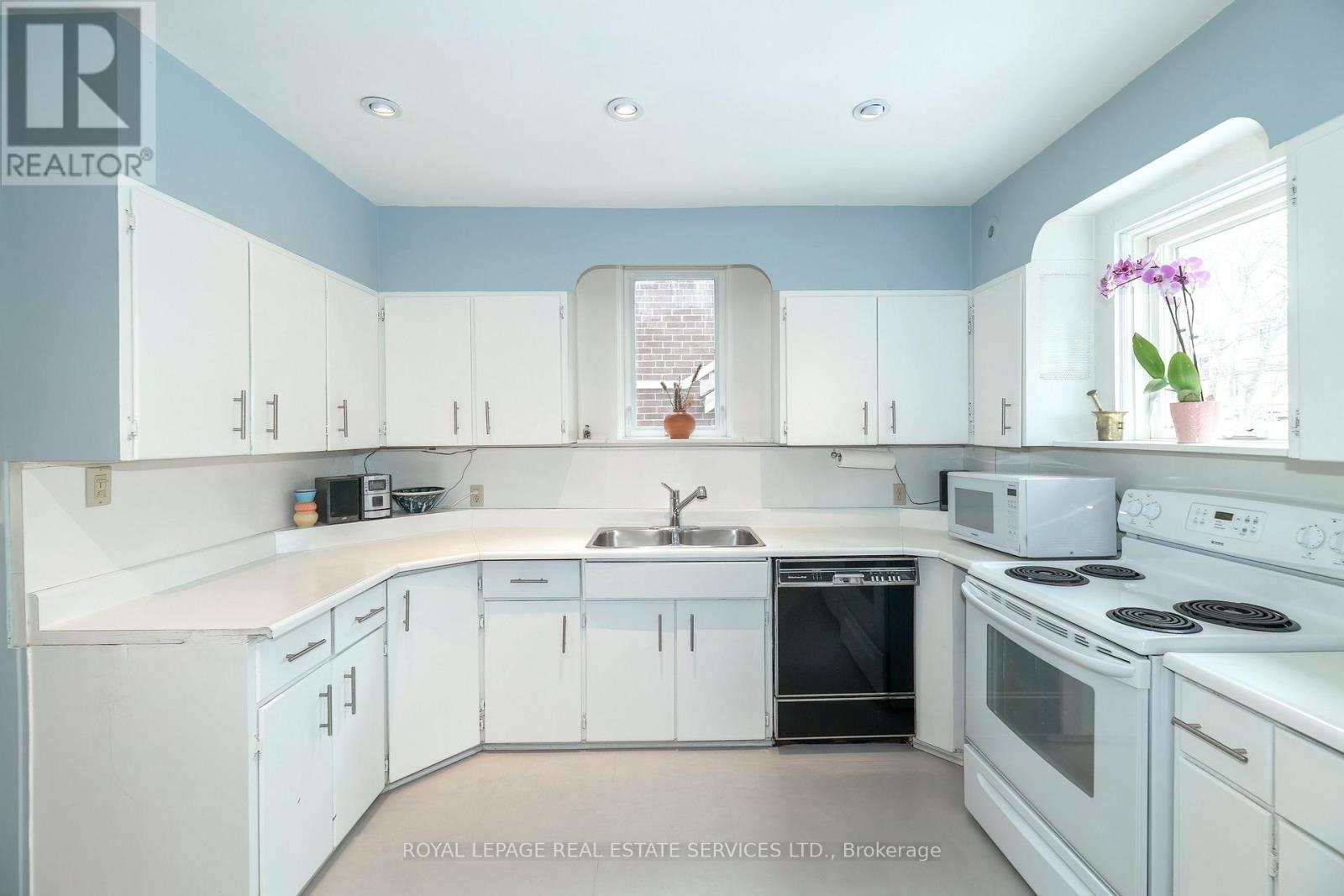 416 Rosemary Road, Toronto, Ontario  M5P 3E5 - Photo 17 - C12792558