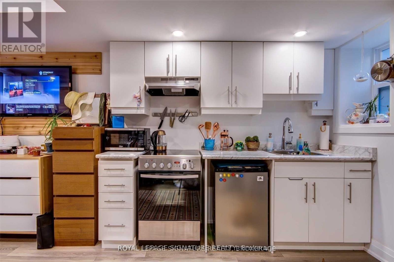 Lower - 92 Mitchell Avenue, Toronto, Ontario  M6J 1C1 - Photo 8 - C12792578