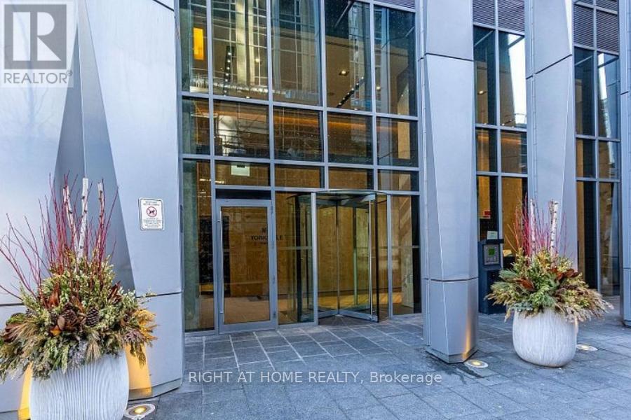 5407 - 1 Yorkville Avenue, Toronto, Ontario  M4W 1L1 - Photo 2 - C12792624