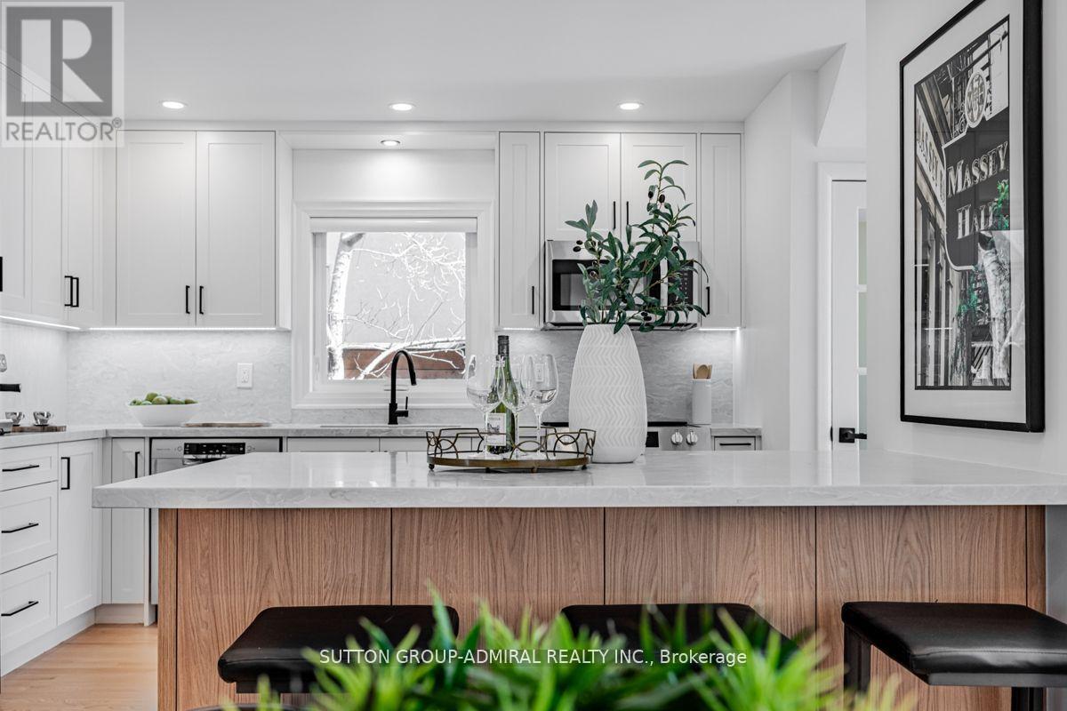 248 Sandringham Drive, Toronto, Ontario  M3H 1G3 - Photo 13 - C12792712