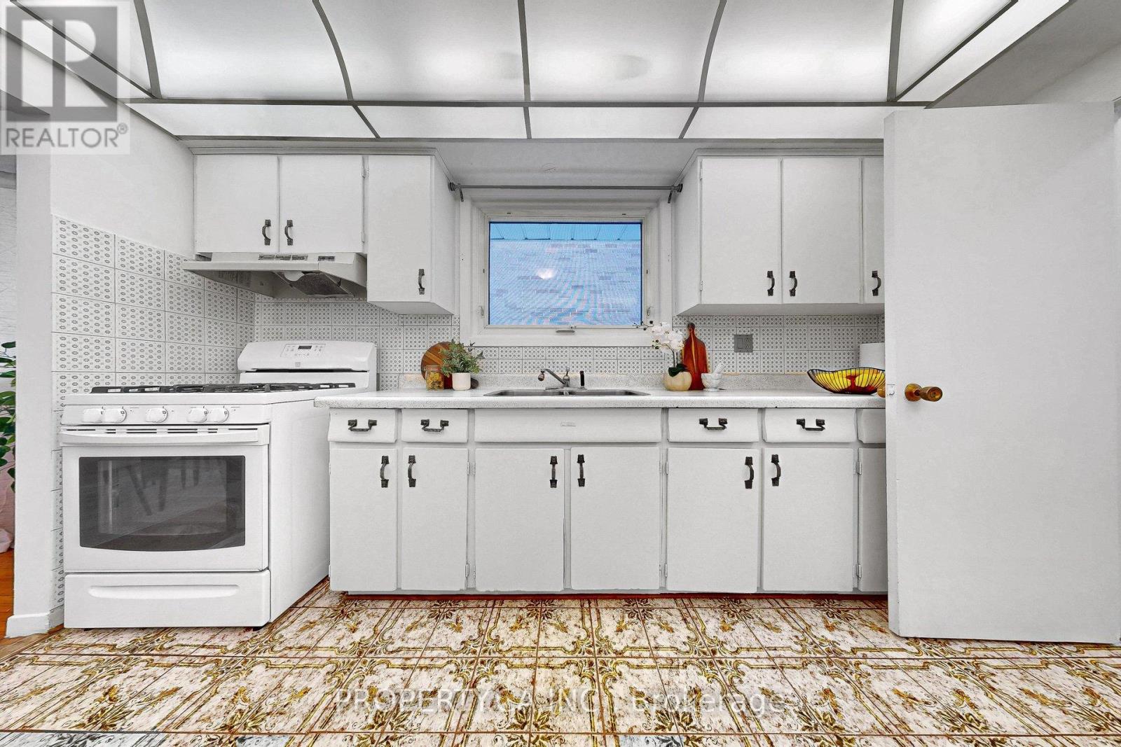 47 Greendowns Drive, Toronto, Ontario  M1M 2G6 - Photo 17 - E12792564