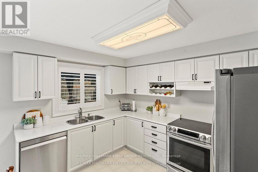 4 Winterberry Drive, Whitby, Ontario  L1R 1Z2 - Photo 10 - E12792660