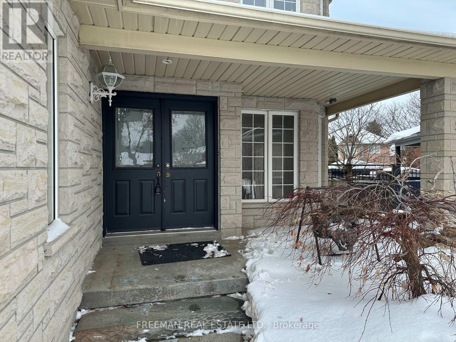 1 Humber Forest Court, Vaughan, Ontario  L4H 1N3 - Photo 2 - N12792610