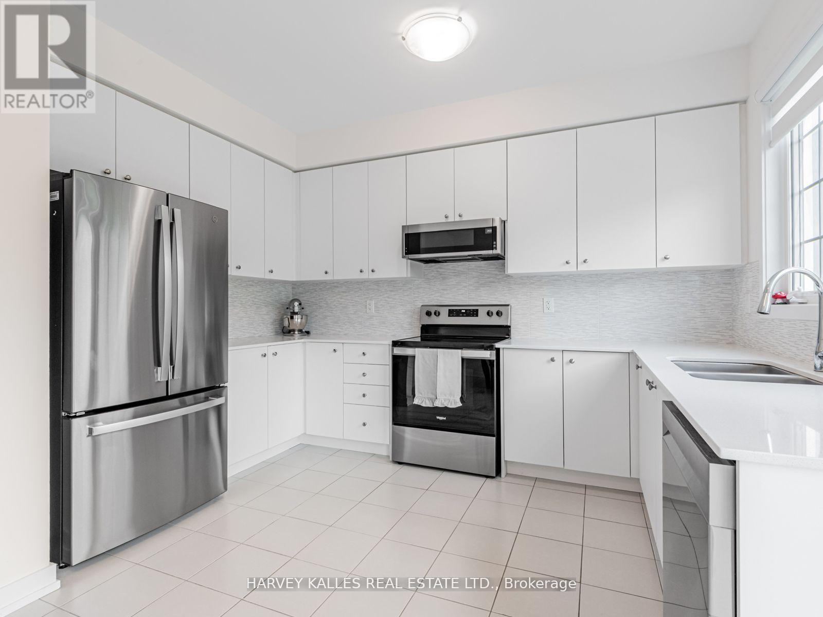 104 Lyall Stokes Circle, East Gwillimbury (Mt Albert), Ontario  L0G 1M0 - Photo 13 - N12792630