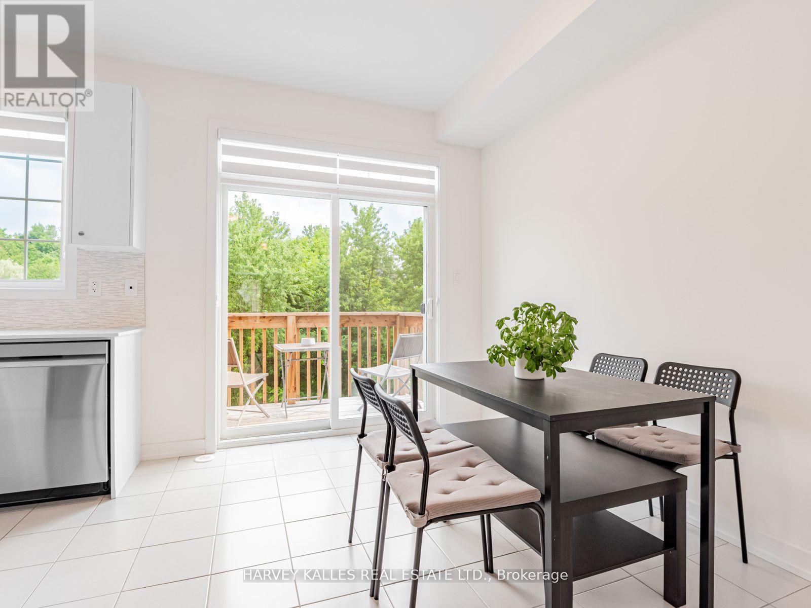 104 Lyall Stokes Circle, East Gwillimbury (Mt Albert), Ontario  L0G 1M0 - Photo 15 - N12792630