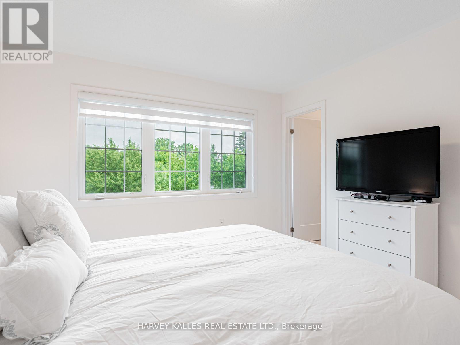 104 Lyall Stokes Circle, East Gwillimbury (Mt Albert), Ontario  L0G 1M0 - Photo 17 - N12792630