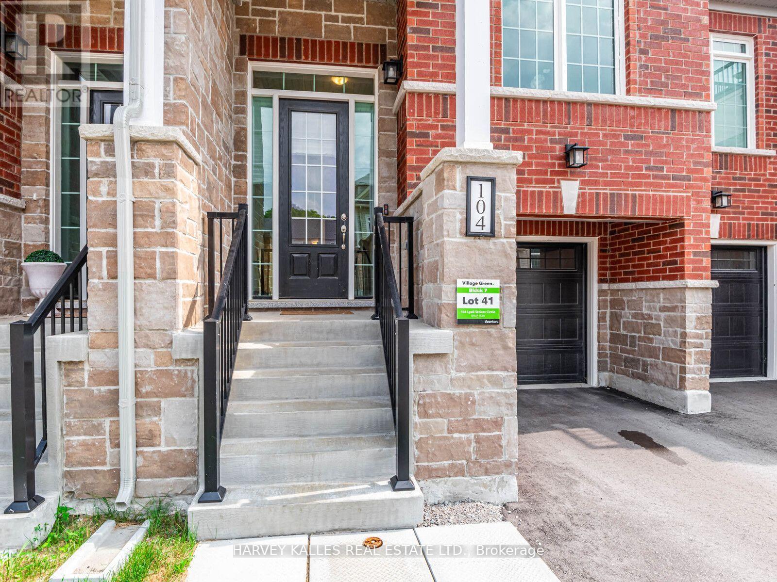 104 Lyall Stokes Circle, East Gwillimbury (Mt Albert), Ontario  L0G 1M0 - Photo 3 - N12792630